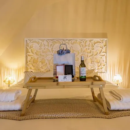 Welcome To Coachella / Jacuzzi Apartment